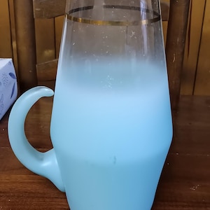 Pichet vintage en verre ombré bleu Blendo avec rebord doré - MCM moderne Mid-Century
