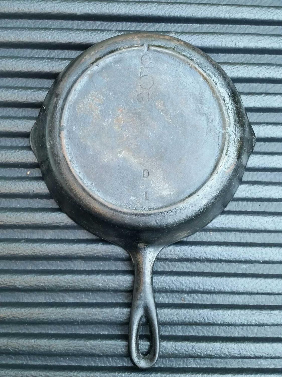 Vintage Lodge Cast Iron Skillets, Set of Two – Rush Creek Vintage