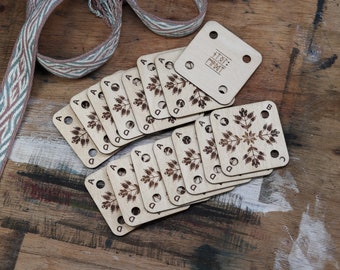 Tarjetas de tejido grabadas con láser: Abedul Báltico, terminadas a mano (15 piezas)