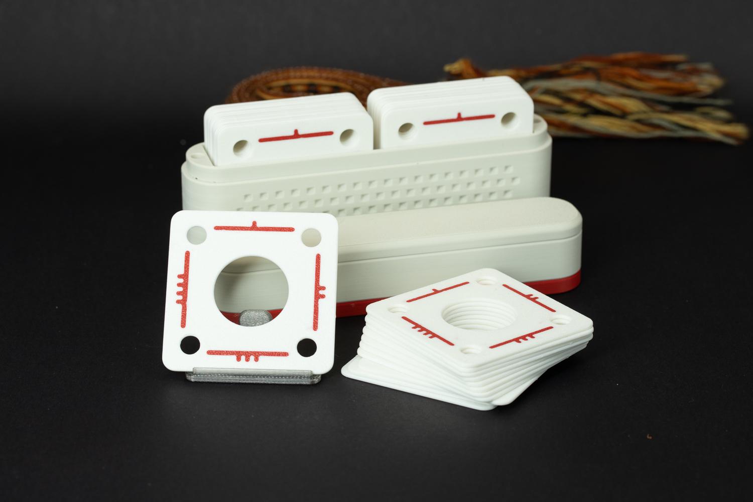 Tarjetas para tejer tabletas: 30 tabletas de plástico blancas con caja de almacenamiento