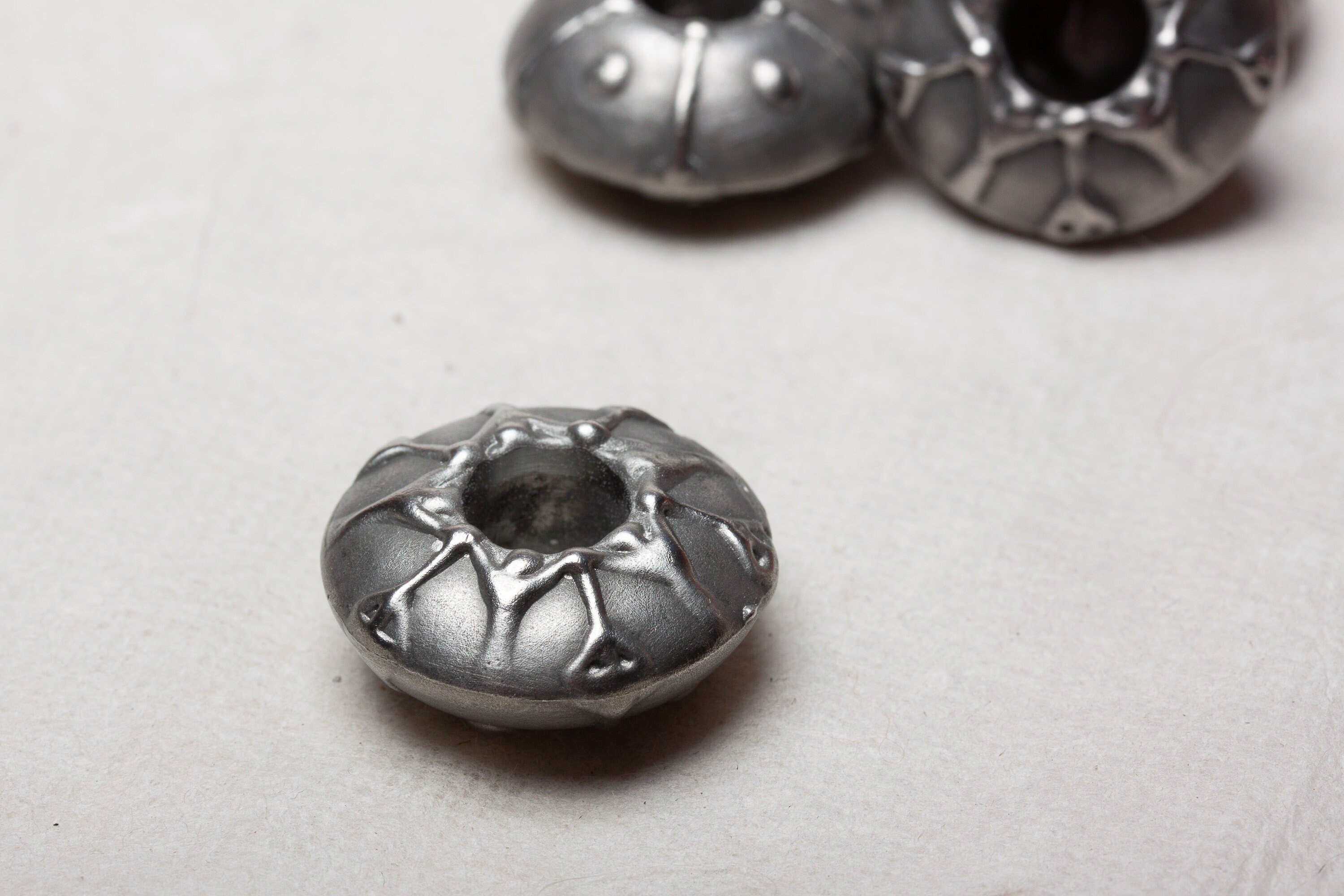 Tourbillon de broche | 22 g | Moulage à la main | Étain - France