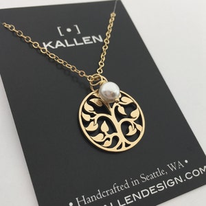 Gift for Grandma, Gold Family Tree Necklace with Swarovski Pearl, Mother&#39;s Necklace, Gift for Mom, Mother in Law Present, Grandmother Gift