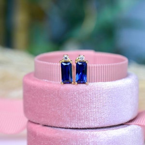 Sapphire gold studs| sapphire baguette studs| blue gold earrings| sapphire gold earrings