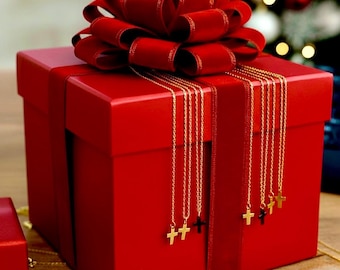 Collar minimalista con cruz de plata de ley - Joyería delicada de fe