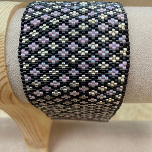 Black and pink bracelet with miyuki beads