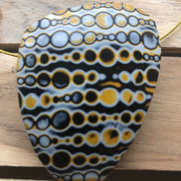 pendentif jaune et noir en pâte polymère