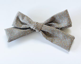 gray with colorful dot single