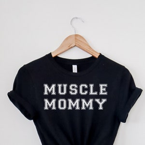 MUSCLE MOMMY Pump Cover, Gym Shirts For Women, Ladies Gym Tee, Funny Gym T-Shirt