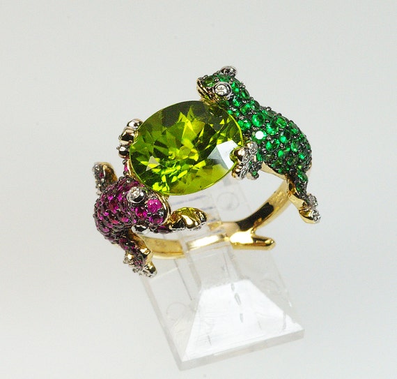 14k gecko lizard reptile ring, peridot solitaire, rich ruby, diamond, green tsavorite garnet wrap around yellow gold