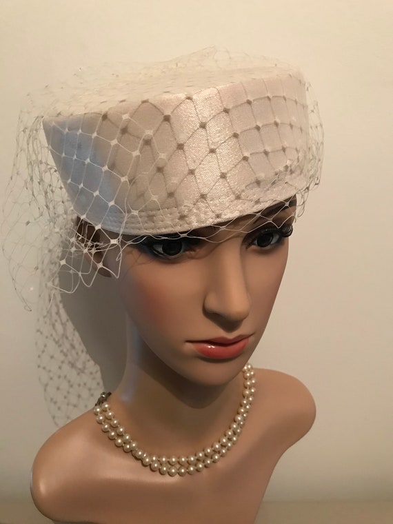1980s vintage white wedding pillbox hat
