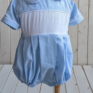Ready to smock boys bubblesuit.  Boys gingham bubblesuit. Short-sleeved bubblesuit.   Ready to smock for baby.