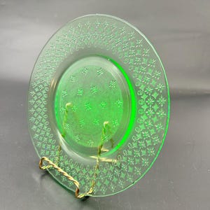Vintage Depression UV Uranium Vaseline 8 Salad Lunch Plate