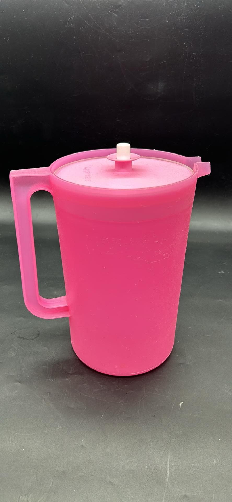 Tupperware Heritage 1 Gallon Pitcher in Soft Candy - Dishwasher