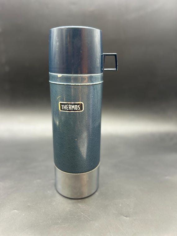 サーモス THERMOS ヴィンテージ Grand VACUUM BOTTLE MODEL 2484 インテリア ビンテージ アウトドア Vintage Black Thermos with Red Stripe 7 1/2 - The Junk Parlor