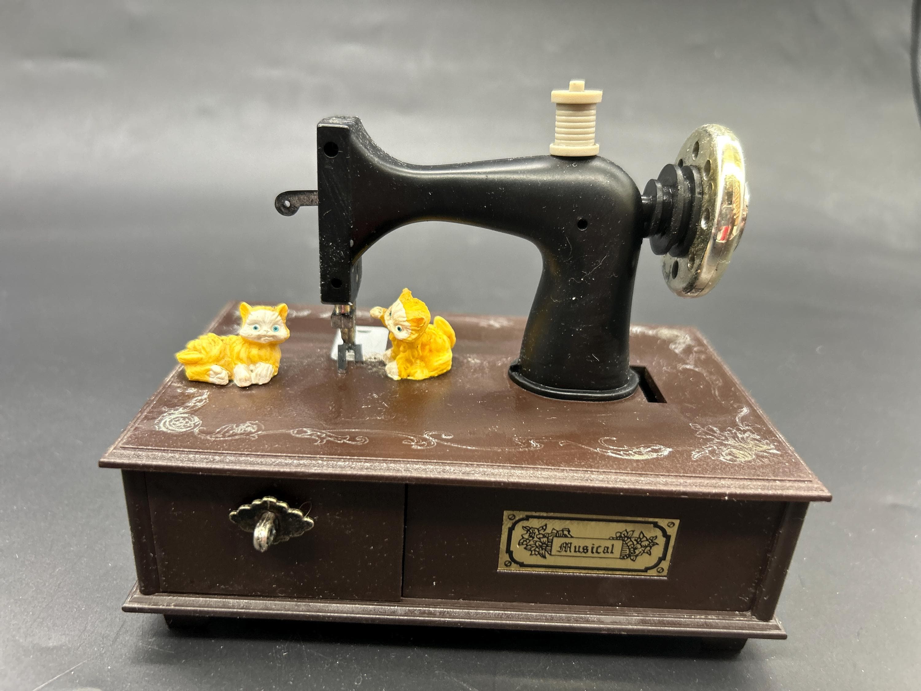 ヴィンテージ ソーイングボックス ねこ Kitten Sewing Box Vintage Kitten Sewing Box - Etsy