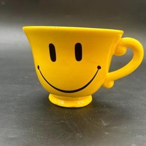 Large Smiley Face Coffee Cup Yellow Ceramic Happy Emoji Mug Teleflora Gift 20 oz