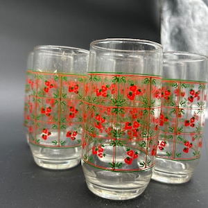 Vintage Set Of 8 Anchor Hocking Strawberry and Lattice Drinking Glasses 5"