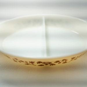 Vintage 1960&#39;s Pyrex Golden Acorn 1 1/2 qt split casserole Made in USA Ovenware 063