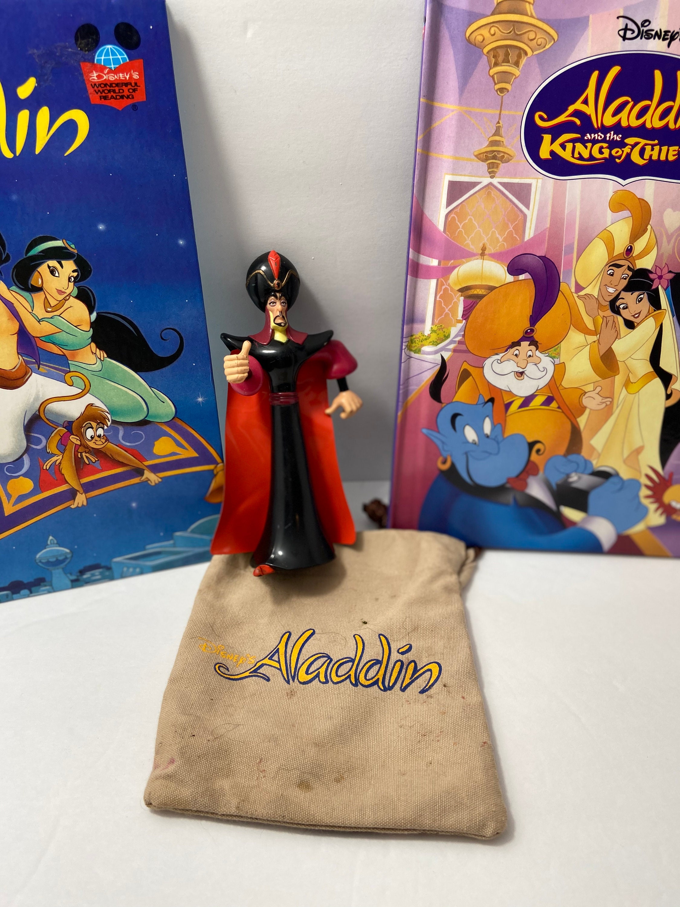 ヴィンテージ ディズニーのアラジンの本とジャファーのフィギュア 4 個