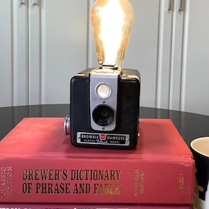 Lamp. Lightning . Vintage Camera accent lamp. Perfct Gift for photographers