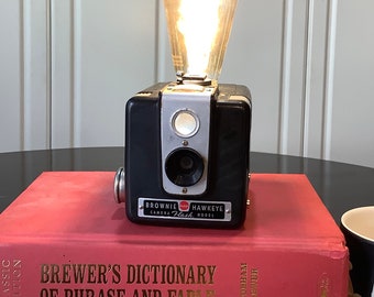 Lamp. Lightning . Vintage Camera accent lamp. Perfct Gift for photographers