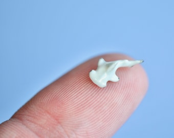 A menor miniatura de tubarão-martelo do mundo | Porcelana pintada à mão | Criaturas incrivelmente pequenas | Colecione todas!