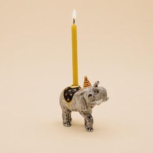 Decorazione per torta a forma di elefante / Statuetta in porcellana realizzata a mano / Oggetto da collezione di Camp Hollow / Portacandele per compleanno / Collezionali tutti!
