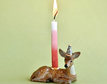 Reekleurige taarttopper| Handgemaakt porseleinen beeldje | Camp Hollow verzamelobject kunst | Verjaardagskaarshouder | Verzamel ze allemaal!