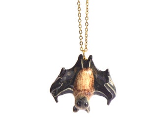 Collier chauve-souris frugivore | Bijoux artisanaux en porcelaine | Art ancien de collection Camp Hollow | Le cadeau parfait | Collectionnez-les tous !