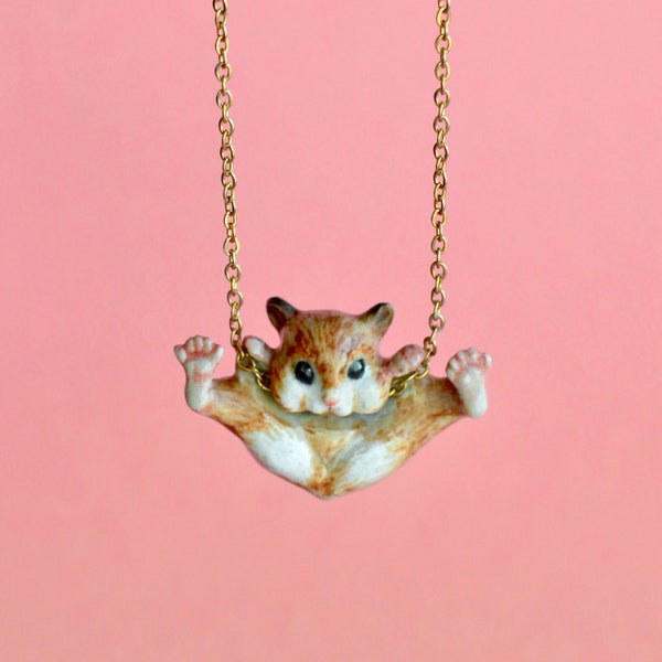 Collier Hamster | Bijoux en porcelaine fabriqués à la main | Camp Hollow Collection Heirloom Art | Le cadeau parfait | Collectez les tous!