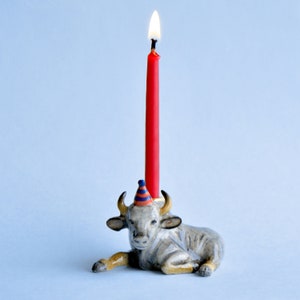 丑年のケーキトッパー | 磁器の置物 | キャンプホローの収集価値のある家宝アート | 誕生日キャンドルホルダー | 全部集めよう!