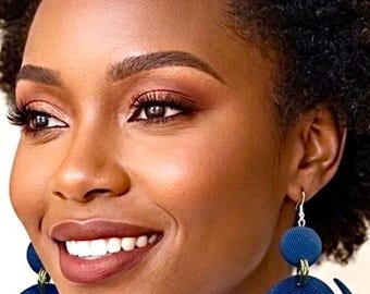 Aros llamativos en espiral de mezclilla