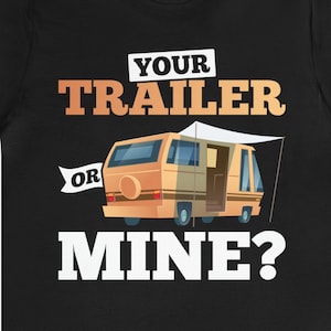 Lustiges Wohnwagen Anhänger T-Shirt: &quot;Dein Anhänger oder meiner?&quot; Camping Tee