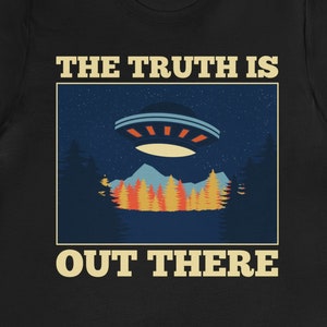 Flying Saucer Gift / Funny UFO Fan Shirt For Him & Her / Area 51 T-Shirt / Extraterrestrial TShirt / Alien Lover Tee / UFO Birthday Present