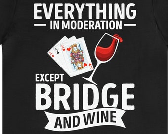 Camiseta engraçada Bridge & Wine: presente para jogador de cartas