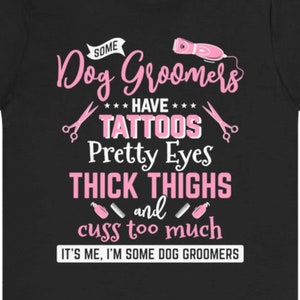 Grappig T-shirt hondentrimmer: cadeau getatoeëerde huisdierstylist