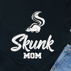 Skunk Mom Shirt / Hoodie / Sweatshirt / Tank Top / Skunk Mom Gift / Skunk Shirt / Skunk Present / Skunk Lover Gift / Skunk Mama Tee / Tshirt