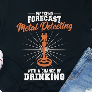 Funny Metal Detecting T-Shirt: Weekend Forecast Detectorist Tee