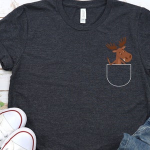 Camiseta com estampa de alce Pocket: presente unissex para amantes de alces