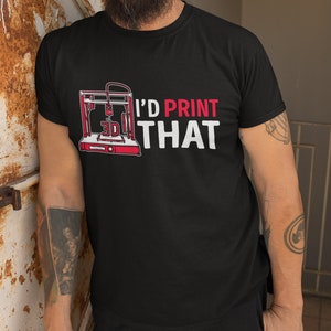 Puede incluir: Una camiseta negra con un gr&aacute;fico blanco de una impresora 3D y el texto "Yo imprimir&iacute;a eso".