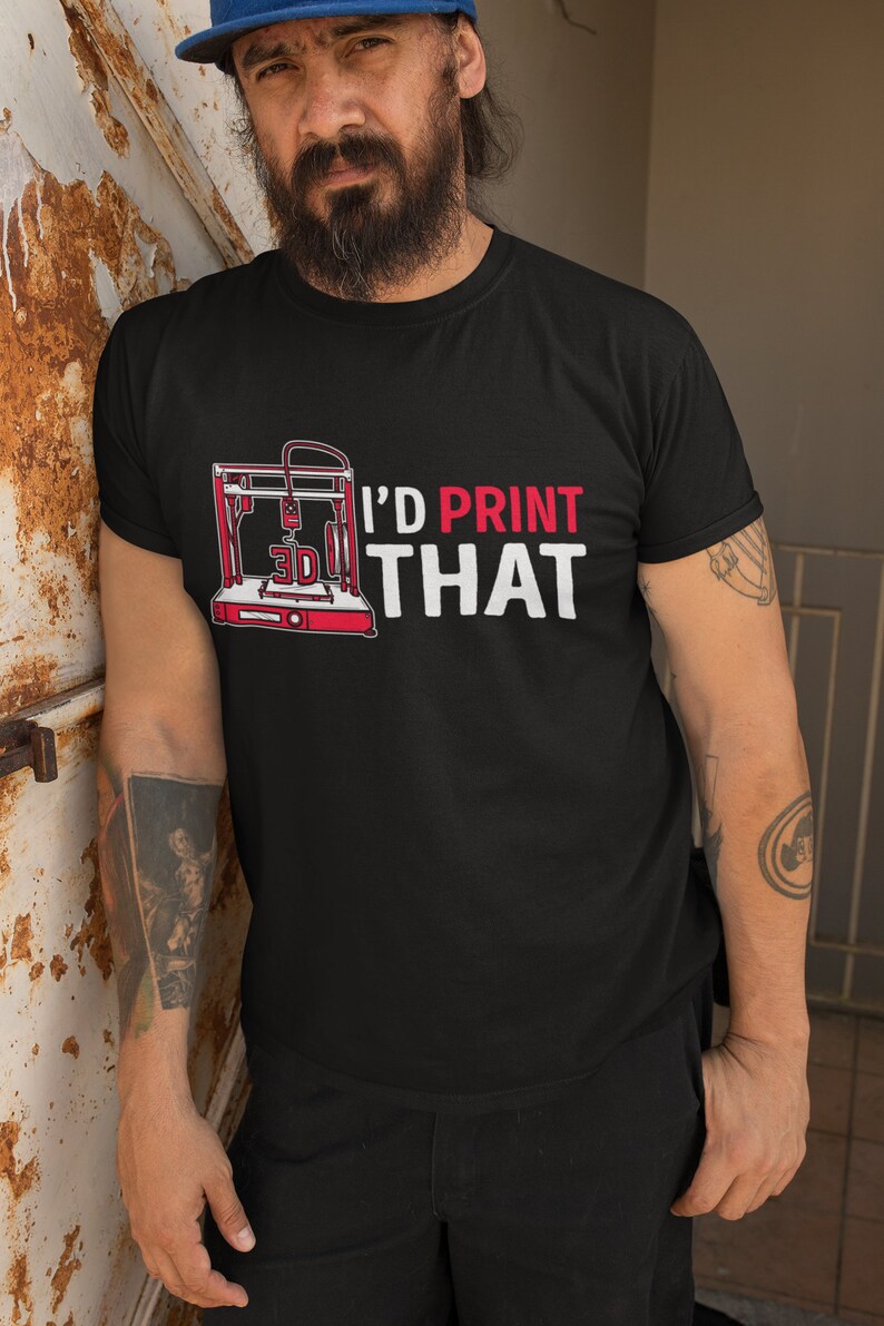 Puede incluir: Una camiseta negra con un gr&aacute;fico blanco de una impresora 3D y el texto "Yo imprimir&iacute;a eso".