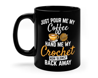 Tasse à café au crochet, cadeau pour les amateurs de crochet, laine et passe-temps, tasse en céramique