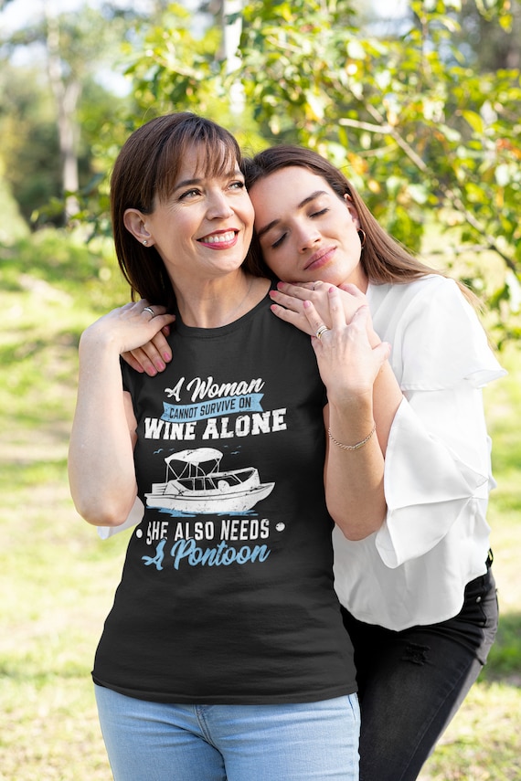Pontoon Boat Queen T-Shirt New Boat Owner Captain Women Gift Pontoon Boat Queen T-Shirt New Boat Owner Captain Women Gift