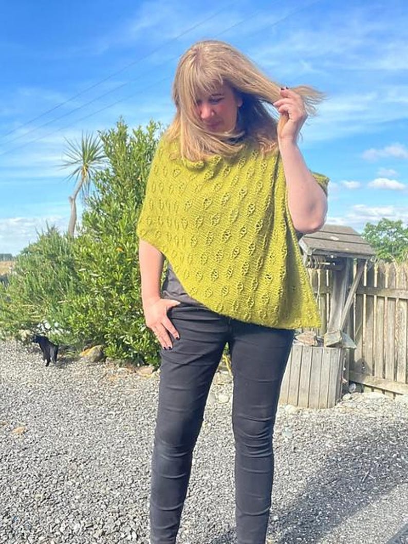 Scribbles poncho pattern image 2