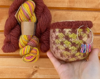 Thorn yarn bowl