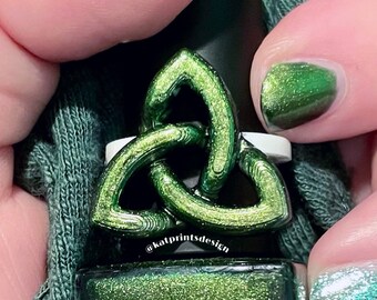 Anillos de muestra de esmalte de uñas Triquetra impresos en 3D de 10 quilates