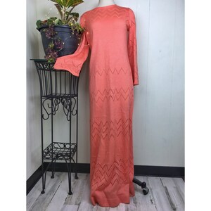 Vintage 60s 70s Peach Knit Sweaterdress / Banff Ltd Styled by Gianni Ferri / Full Length Dress / Medium / Acrylic Blend / Made in Hong Kong