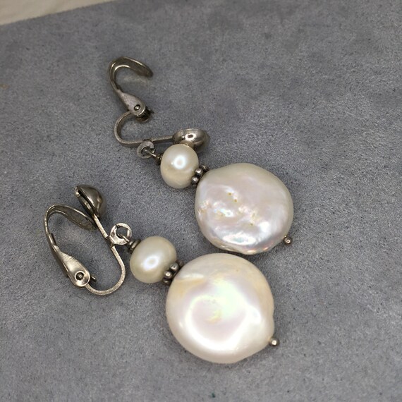 Vintage Coin Pearl Clip-On Earrings - image 8