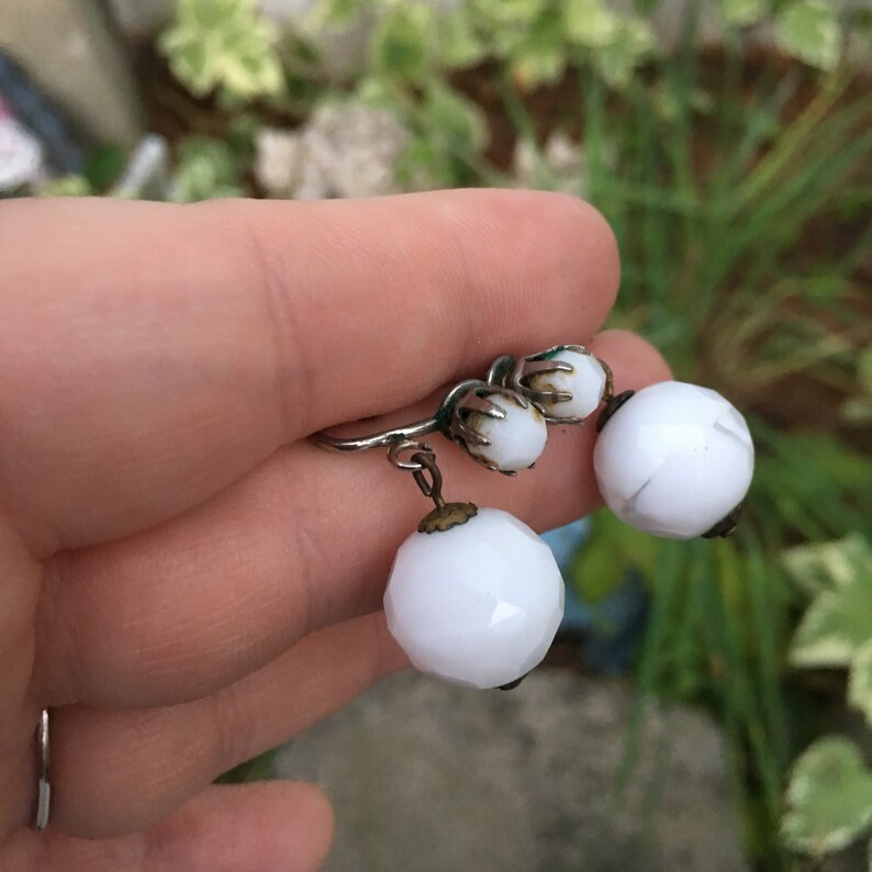 Vintage 1950/'s Jonne faceted white milk glass clip-on earrings