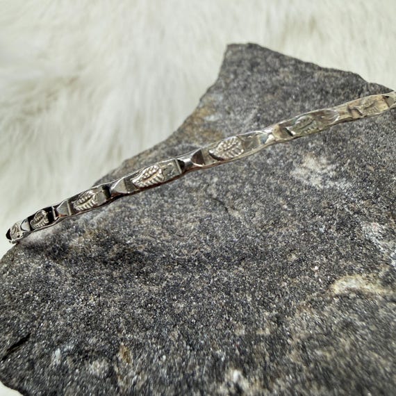 Thin Etched Leaf Silver-Plated Bangle Bracelet - image 2